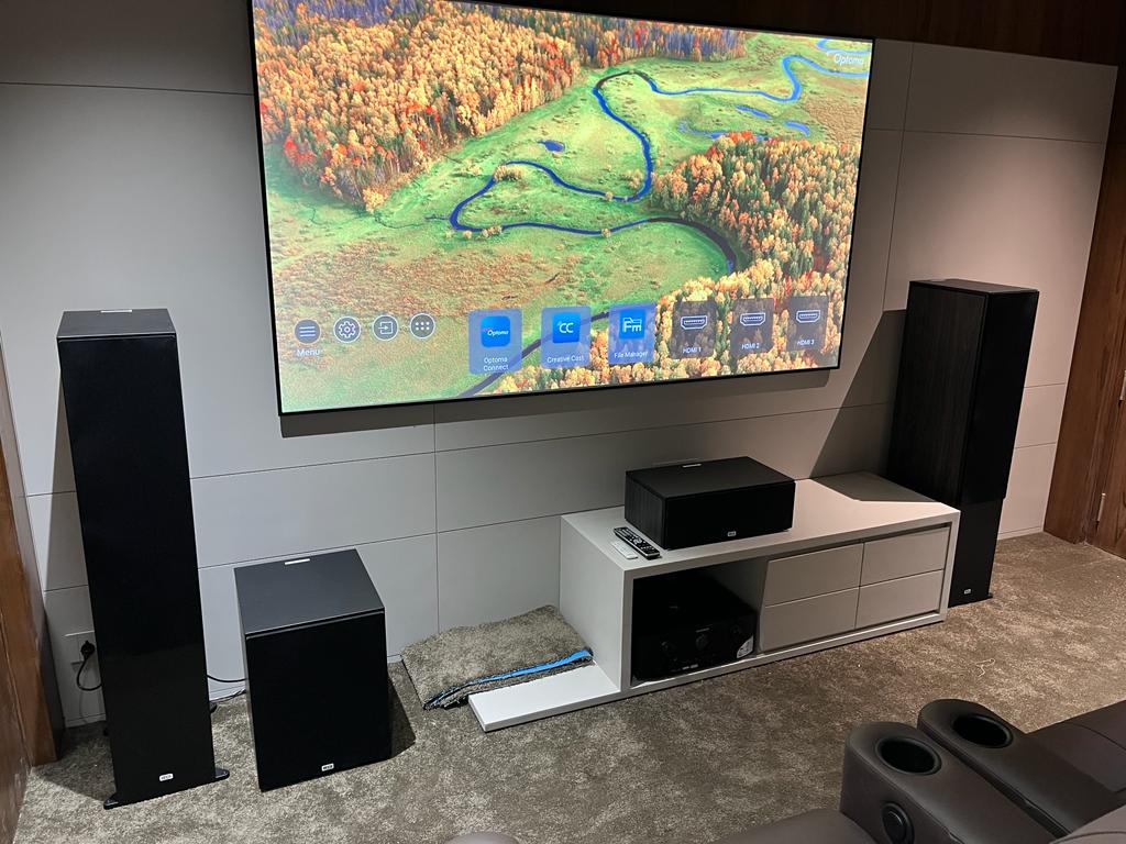 Home theatre with tower speakers and projector