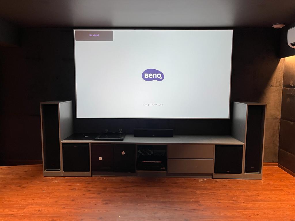 Home cinema setup with BenQ projection and speakers